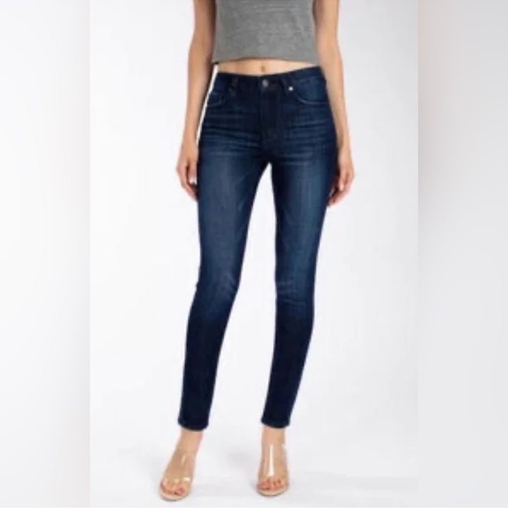 KanCan Dark Wash Mid Rise Skinny Jeans Size 11/29